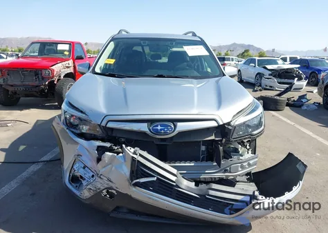 2021 Subaru Forester Premium z USA, uszkodzony, nr VIN JF2SKAJC3MH472204